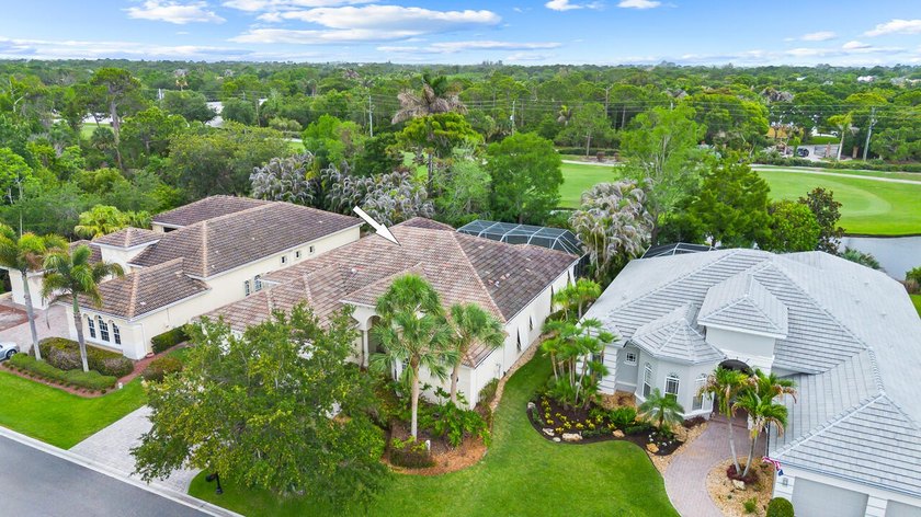 Discover luxury living in Palm Cove Golf &amp; Yacht Club in this - photo 4