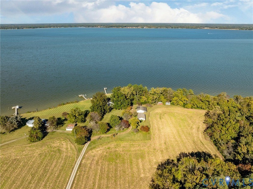 This period Tidewater Farmhouse, which has seen numerous - photo 6