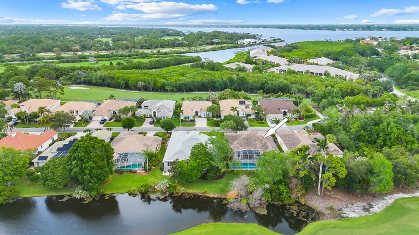 Discover luxury living in Palm Cove Golf &amp; Yacht Club in this - photo 6