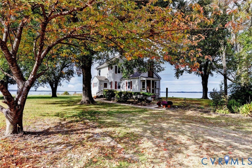 This period Tidewater Farmhouse, which has seen numerous - photo 7