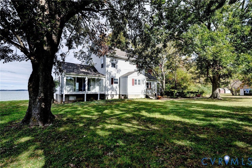 This period Tidewater Farmhouse, which has seen numerous - photo 8