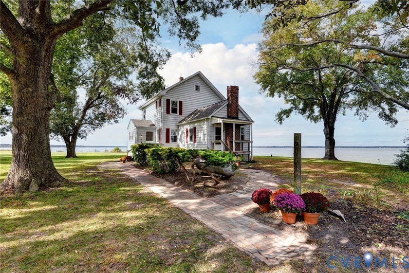 This period Tidewater Farmhouse, which has seen numerous - photo 9