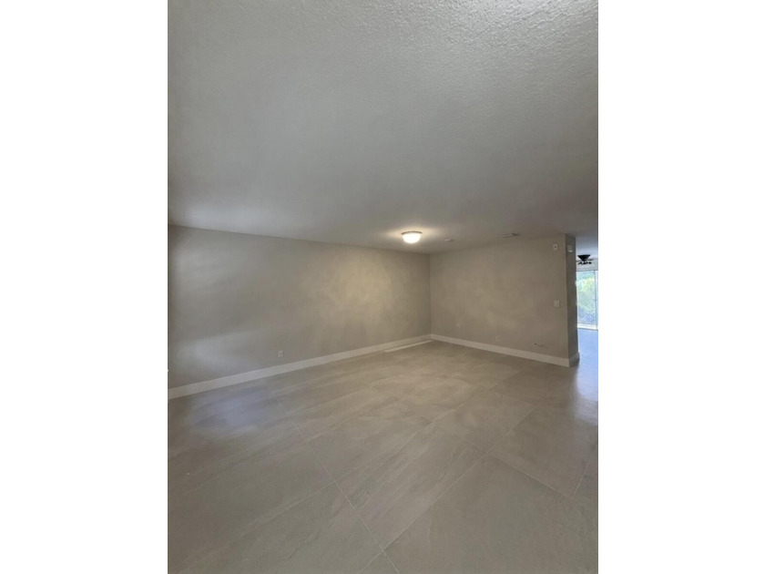 Beautifully updated corner-unit townhome in the desirable Summit - photo 6