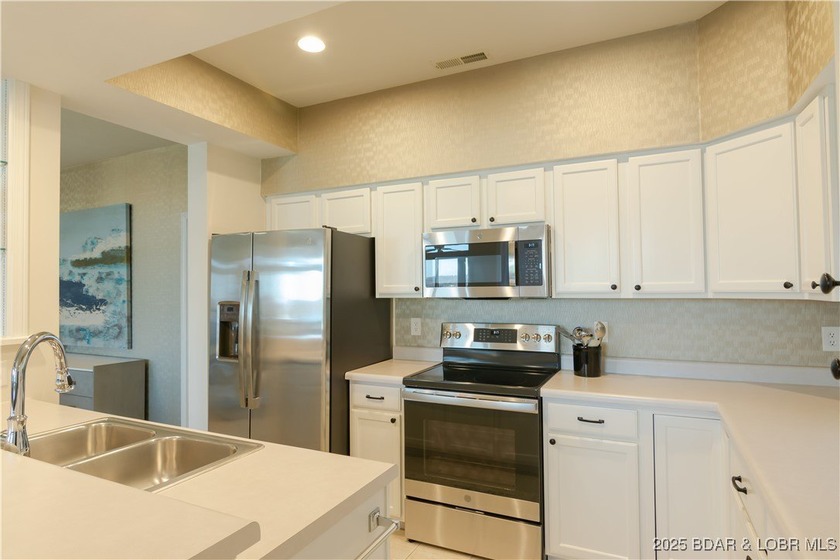 Welcome to this beautifully updated 3 bed, 3 bath condo in The - photo 13