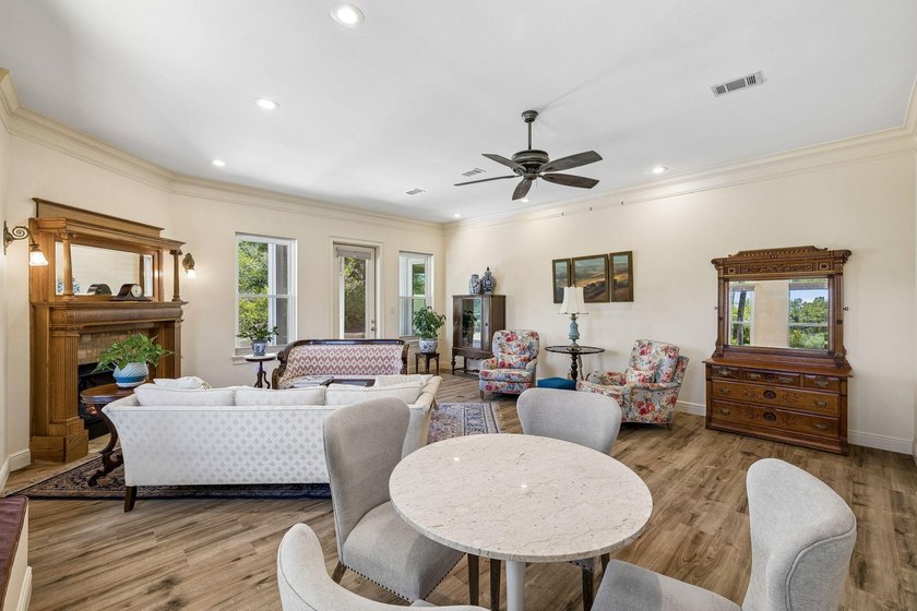 Tucked away in a secluded setting, this impressive three-bedroom - photo 14