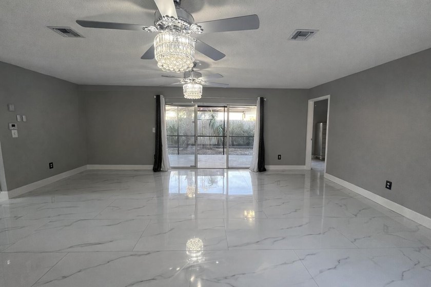 Welcome home! Fully renovated luxury patio home stands far above - photo 15