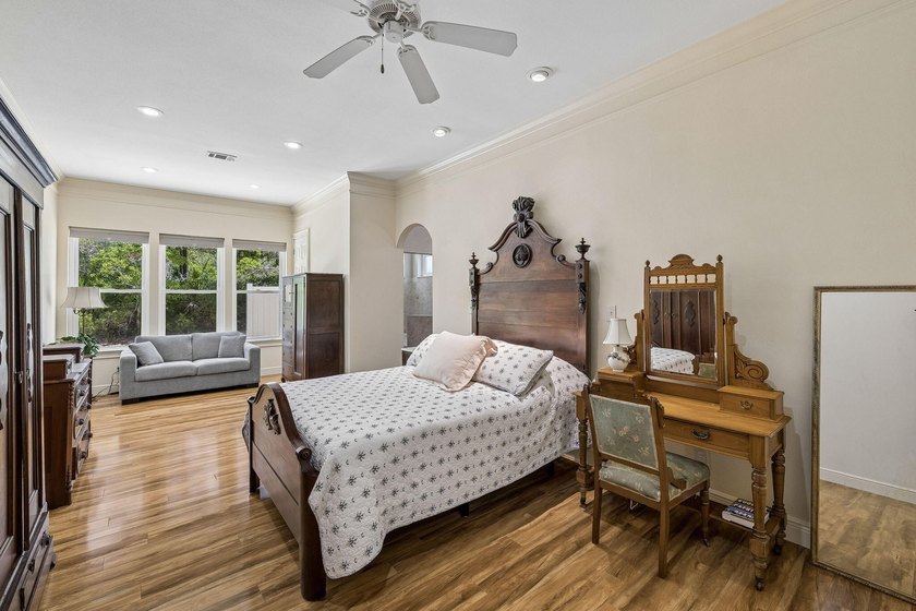 Tucked away in a secluded setting, this impressive three-bedroom - photo 16