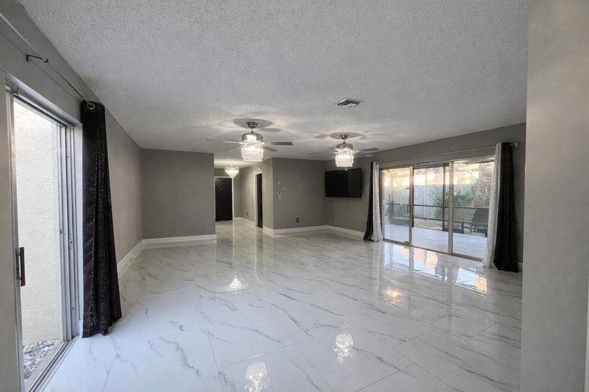 Welcome home! Fully renovated luxury patio home stands far above - photo 17