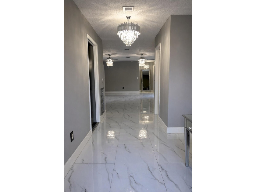 Welcome home! Fully renovated luxury patio home stands far above - photo 18