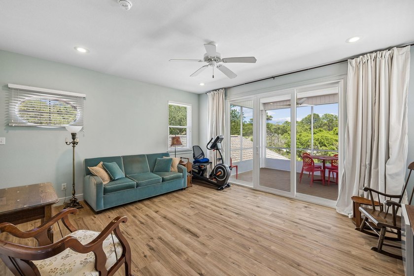 Tucked away in a secluded setting, this impressive three-bedroom - photo 23