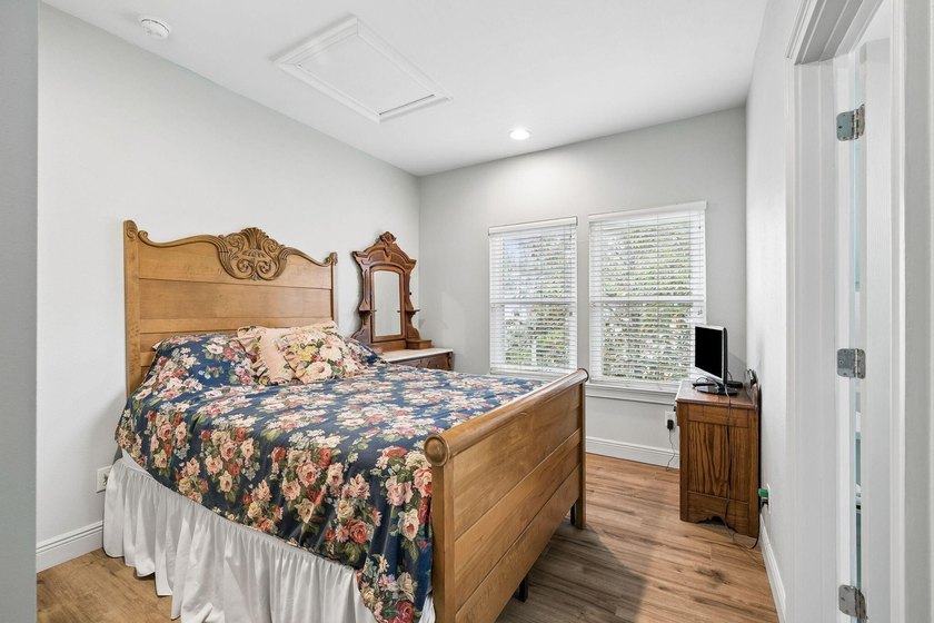 Tucked away in a secluded setting, this impressive three-bedroom - photo 26