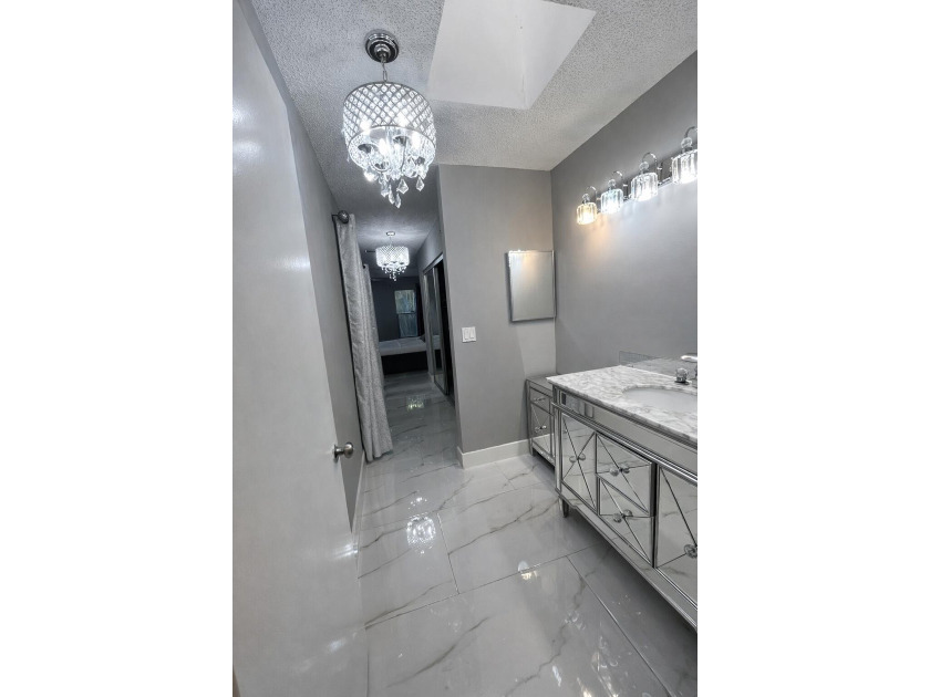 Welcome home! Fully renovated luxury patio home stands far above - photo 26