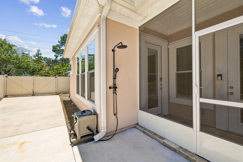 Tucked away in a secluded setting, this impressive three-bedroom - photo 28