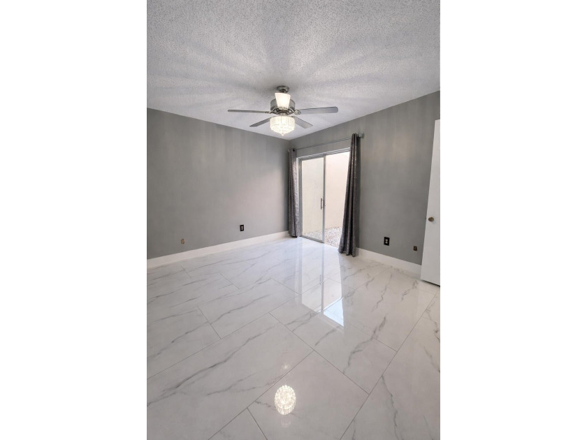 Welcome home! Fully renovated luxury patio home stands far above - photo 31