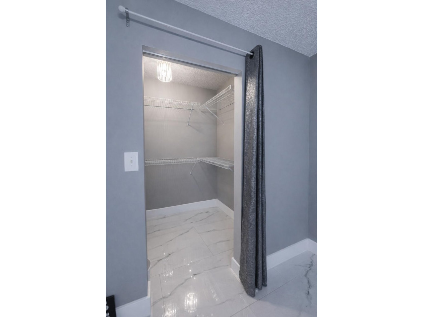 Welcome home! Fully renovated luxury patio home stands far above - photo 34