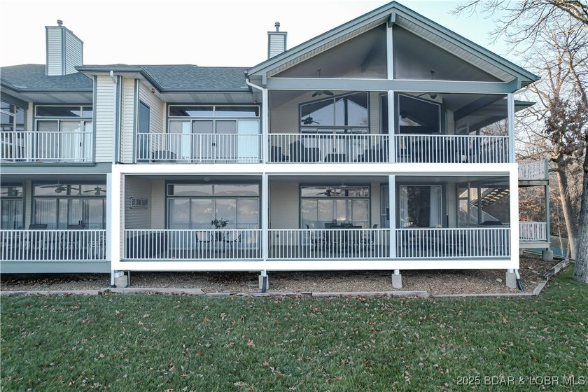Welcome to this beautifully updated 3 bed, 3 bath condo in The - photo 36