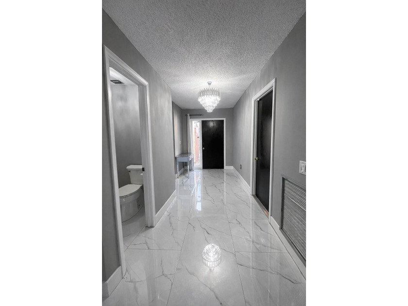 Welcome home! Fully renovated luxury patio home stands far above - photo 37