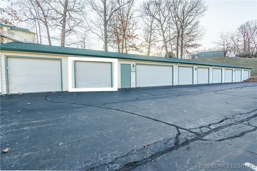 Welcome to this beautifully updated 3 bed, 3 bath condo in The - photo 41
