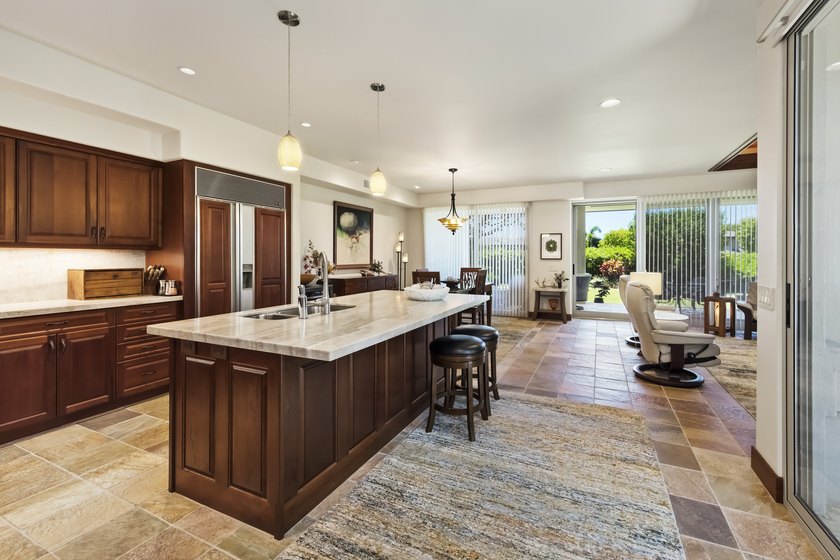 Within the Villages at Mauna Lani, this upgraded residence - photo 4