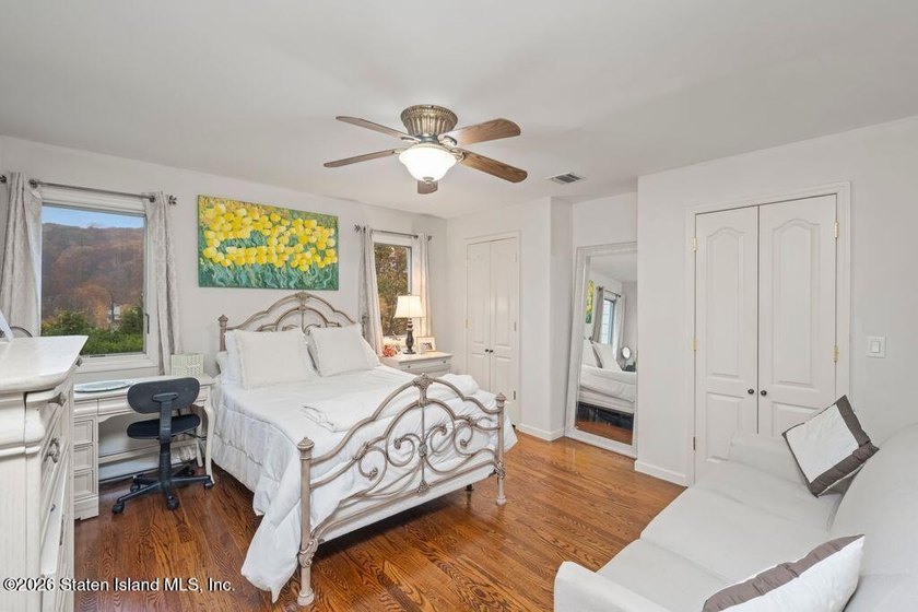 Luxury living at The Summit at Dongan Hills Colony. This - photo 44