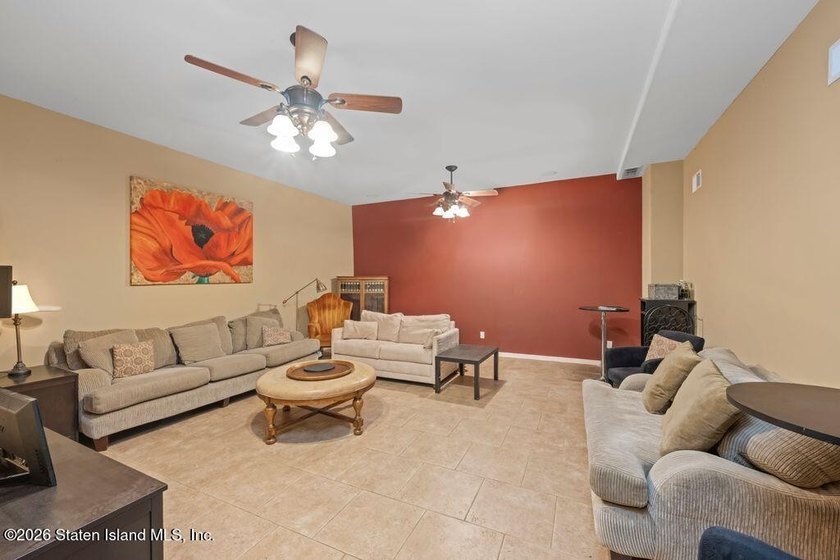 Luxury living at The Summit at Dongan Hills Colony. This - photo 49