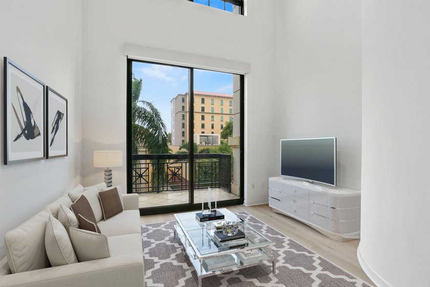 Fabulous Two-Story Boutique Loft Experience this exquisite - photo 2