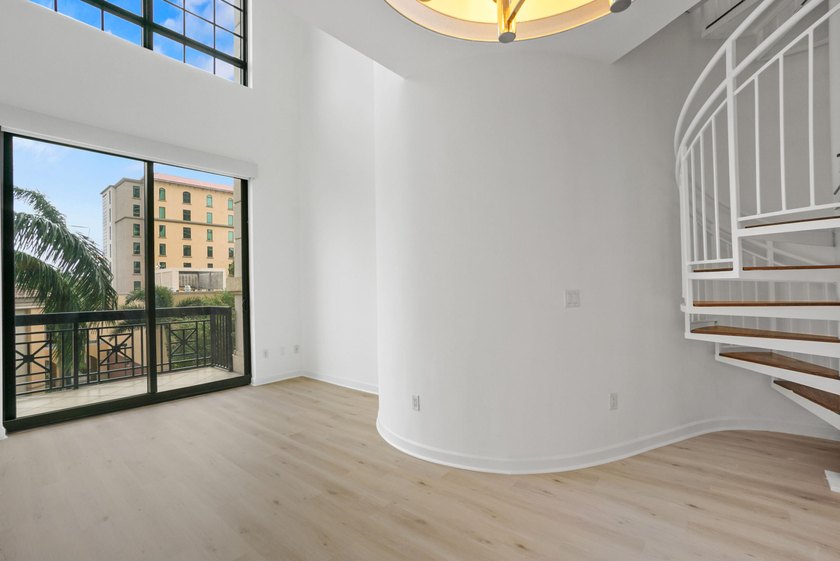 Fabulous Two-Story Boutique Loft Experience this exquisite - photo 3