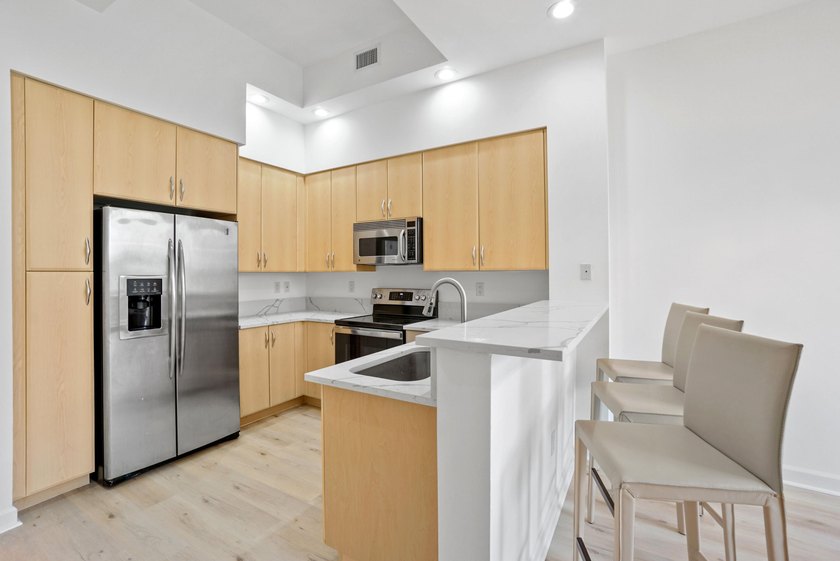 Fabulous Two-Story Boutique Loft Experience this exquisite - photo 6