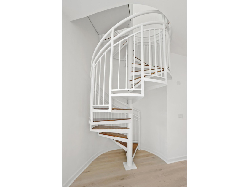 Fabulous Two-Story Boutique Loft Experience this exquisite - photo 10