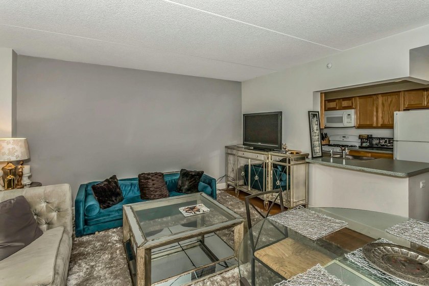 Welcome to your new home in the heart of vibrant Harlem! This - photo 8