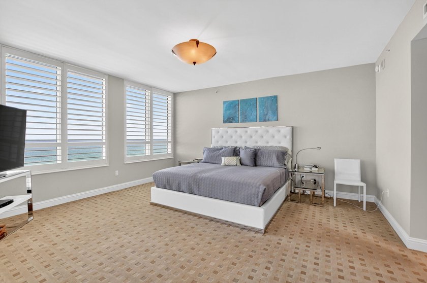 *Spectacular direct oceanfront 4-bedroom, 4.5-bath, 16th-floor - photo 11