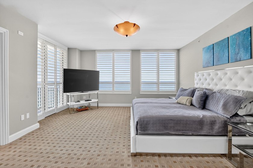 *Spectacular direct oceanfront 4-bedroom, 4.5-bath, 16th-floor - photo 12