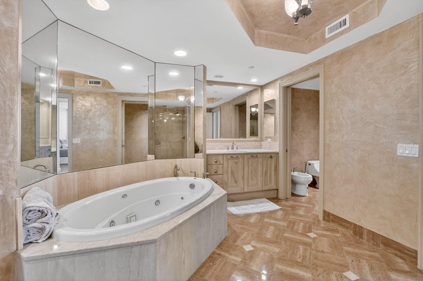 *Spectacular direct oceanfront 4-bedroom, 4.5-bath, 16th-floor - photo 15