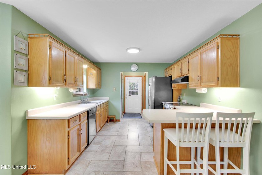 Welcome Home to 8809 Old Walnut Rd in Beautiful Ocean Springs! - photo 11
