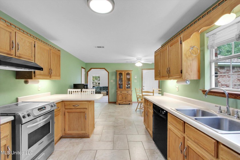 Welcome Home to 8809 Old Walnut Rd in Beautiful Ocean Springs! - photo 13