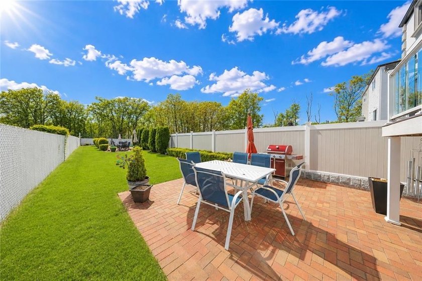 Unique package opportunity: includes the house and an adjoining - photo 22