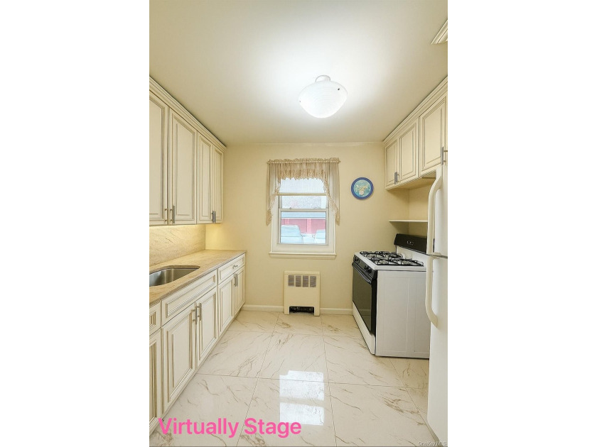 Beautiful One-Bedroom Garden-Style Apartment! Located on the - photo 3