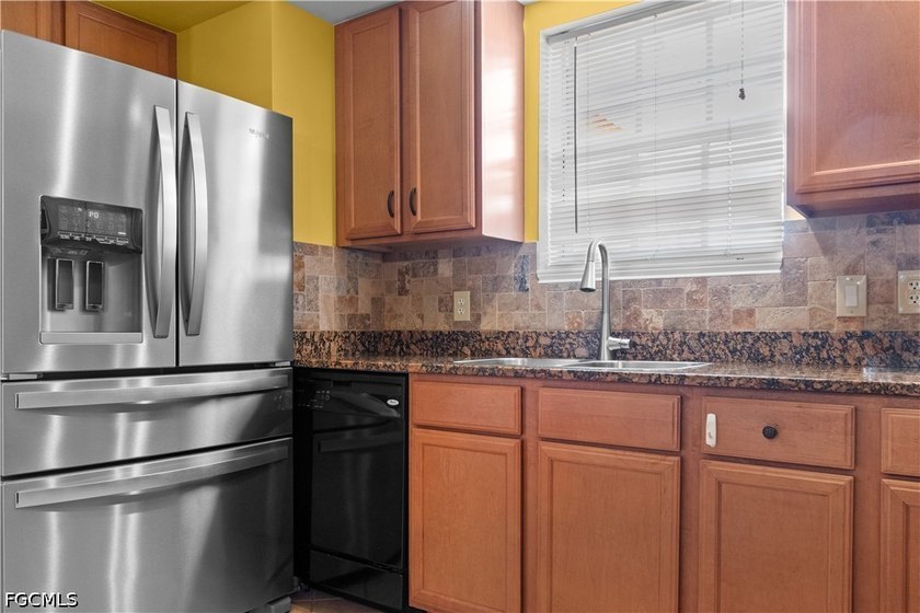 With vaulted ceilings, an oversized third bedroom, and direct - photo 4
