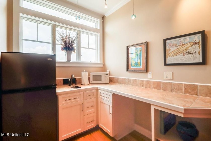 Home priced below Appraised Value. Built in Equity on this - photo 47