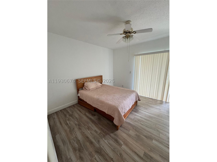 IMMACULATE 2ND FL. UNIT. TOTALLY UPGRADED INCLUDING APPLIANCES - photo 9
