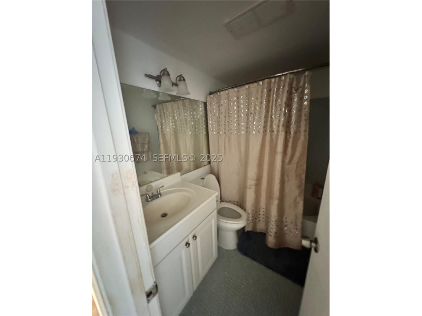 IMMACULATE 2ND FL. UNIT. TOTALLY UPGRADED INCLUDING APPLIANCES - photo 10