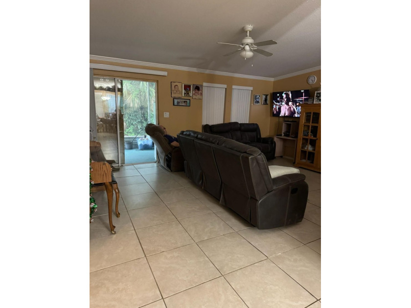 Charming mobile home featuring 3 bedrooms, 2 bathrooms, All age - photo 3