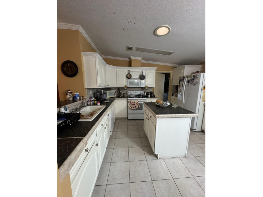 Charming mobile home featuring 3 bedrooms, 2 bathrooms, All age - photo 9
