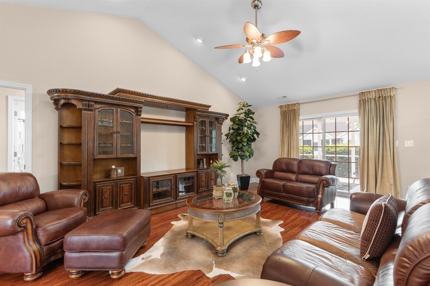 Wonderful 3-bedroom, 2-bathroom retirement home in the highly - photo 12