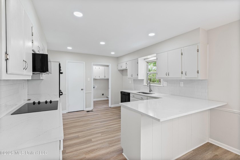 LIFE ON THE LAKE!! GORGEOUS TOTALLY RENOVATED HOME WITH THE MOST - photo 14
