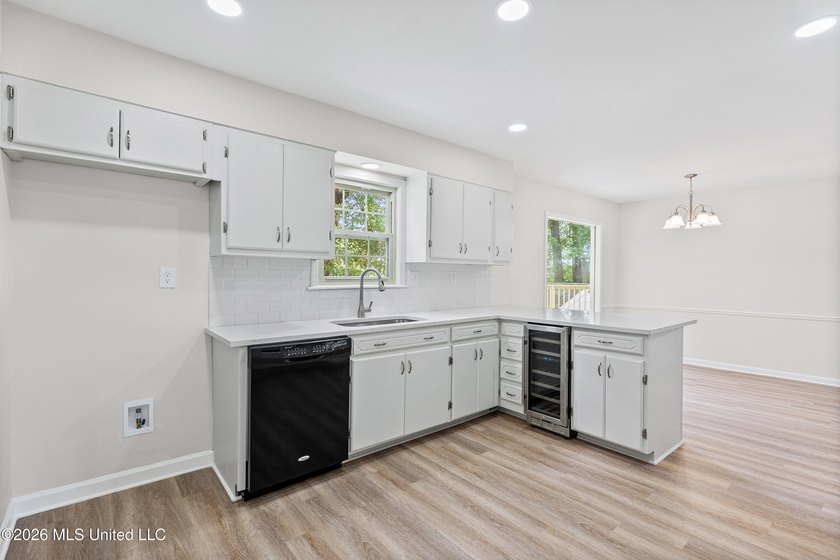 LIFE ON THE LAKE!! GORGEOUS TOTALLY RENOVATED HOME WITH THE MOST - photo 15