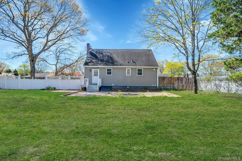 Beautiful Move-In Cape-Cod with Updated Kitchen With Lots Of - photo 16