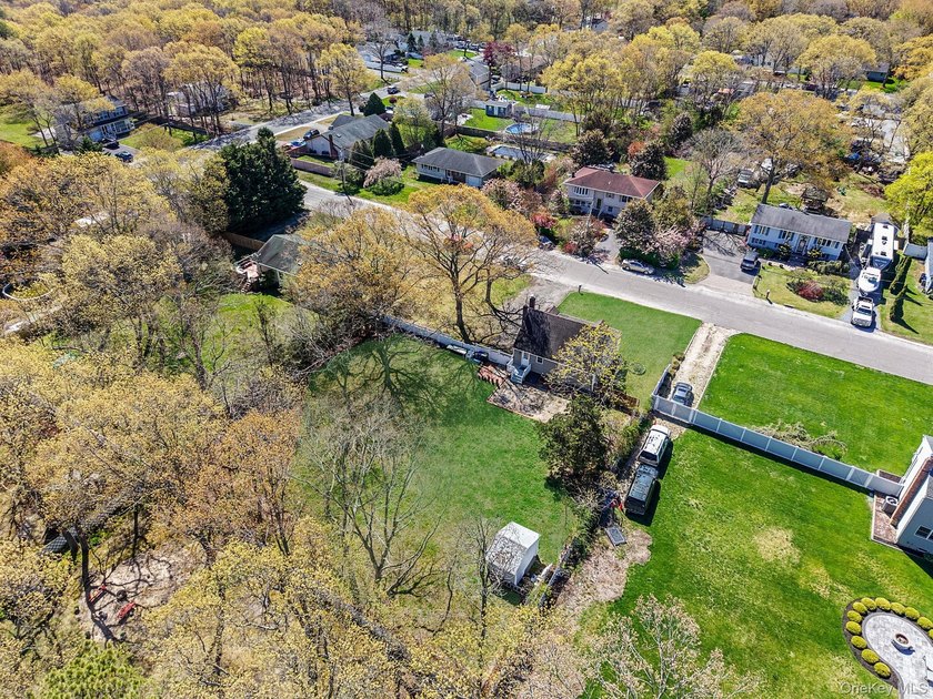 Beautiful Move-In Cape-Cod with Updated Kitchen With Lots Of - photo 20
