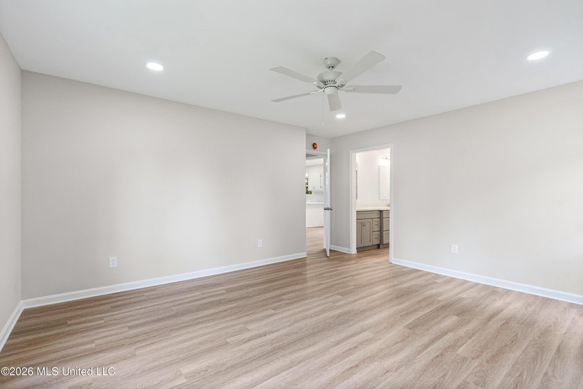 LIFE ON THE LAKE!! GORGEOUS TOTALLY RENOVATED HOME WITH THE MOST - photo 23