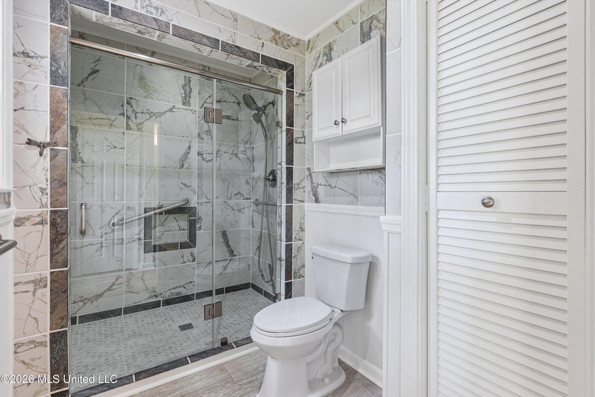 LIFE ON THE LAKE!! GORGEOUS TOTALLY RENOVATED HOME WITH THE MOST - photo 25